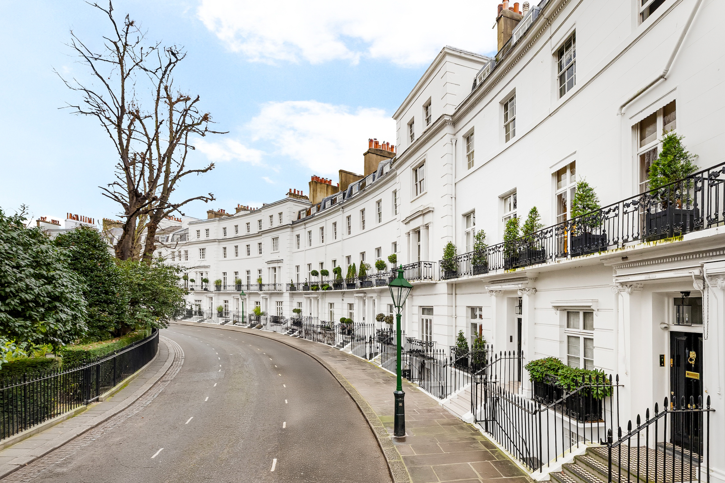 An exceptional key-house on the exclusive Egerton Crescent