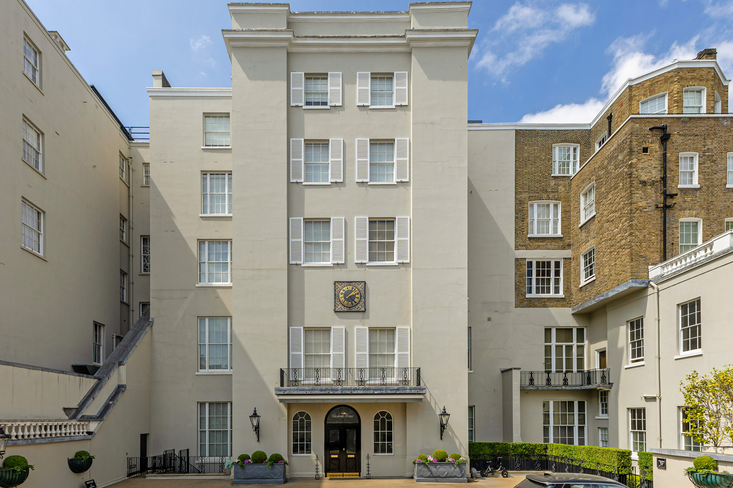 A Lateral Belgravia Apartment with Exceptional Reception Space