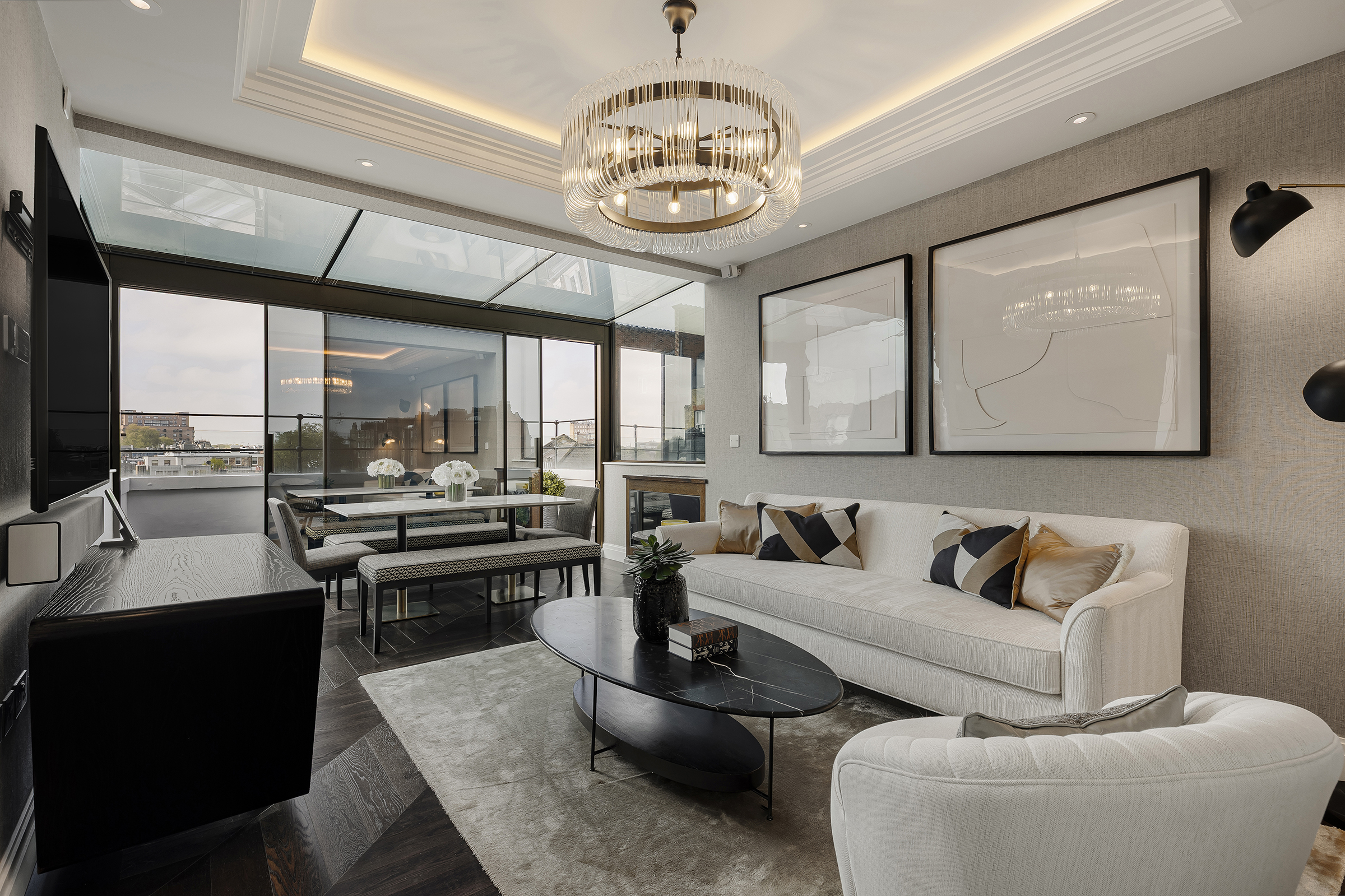 A Beautifully Designed Third-Floor Apartment with a South-Facing Balcony in Kens
