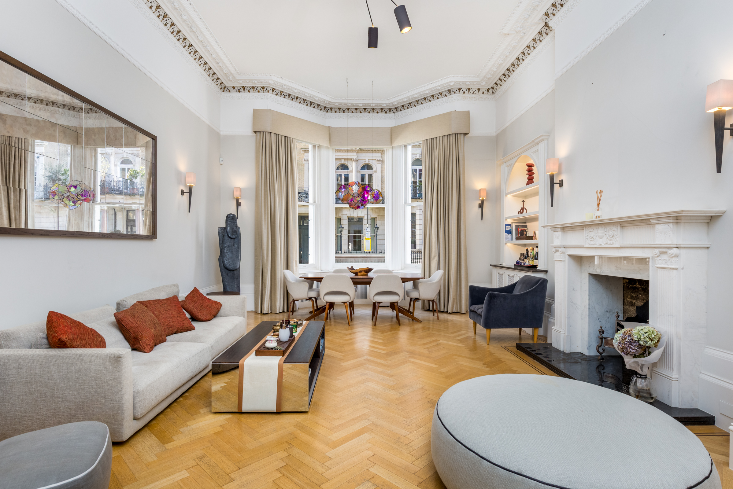 A Grand Lateral Apartment by Kensington Gardens