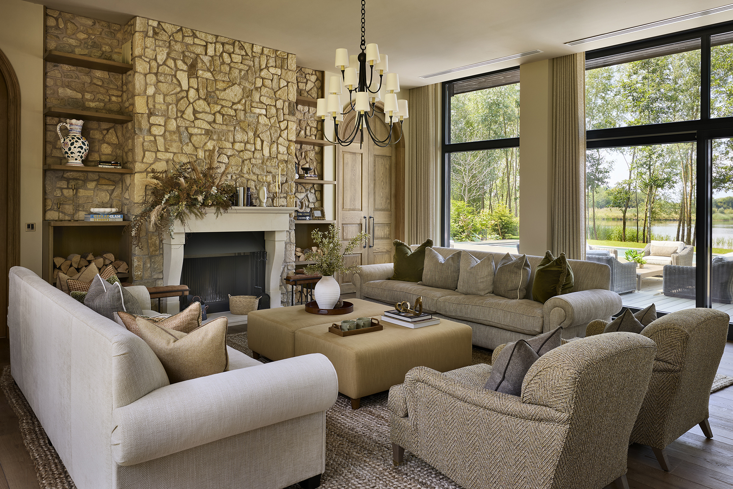 Contemporary Lakeside House at The Lakes by Yoo