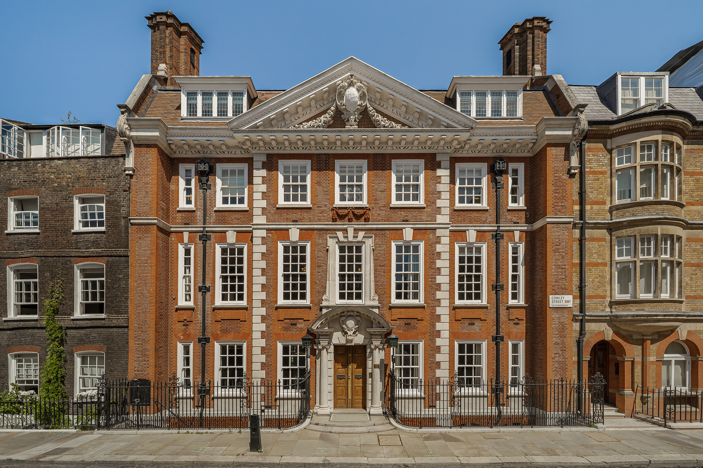 Beautifully renovated home in the heart of London