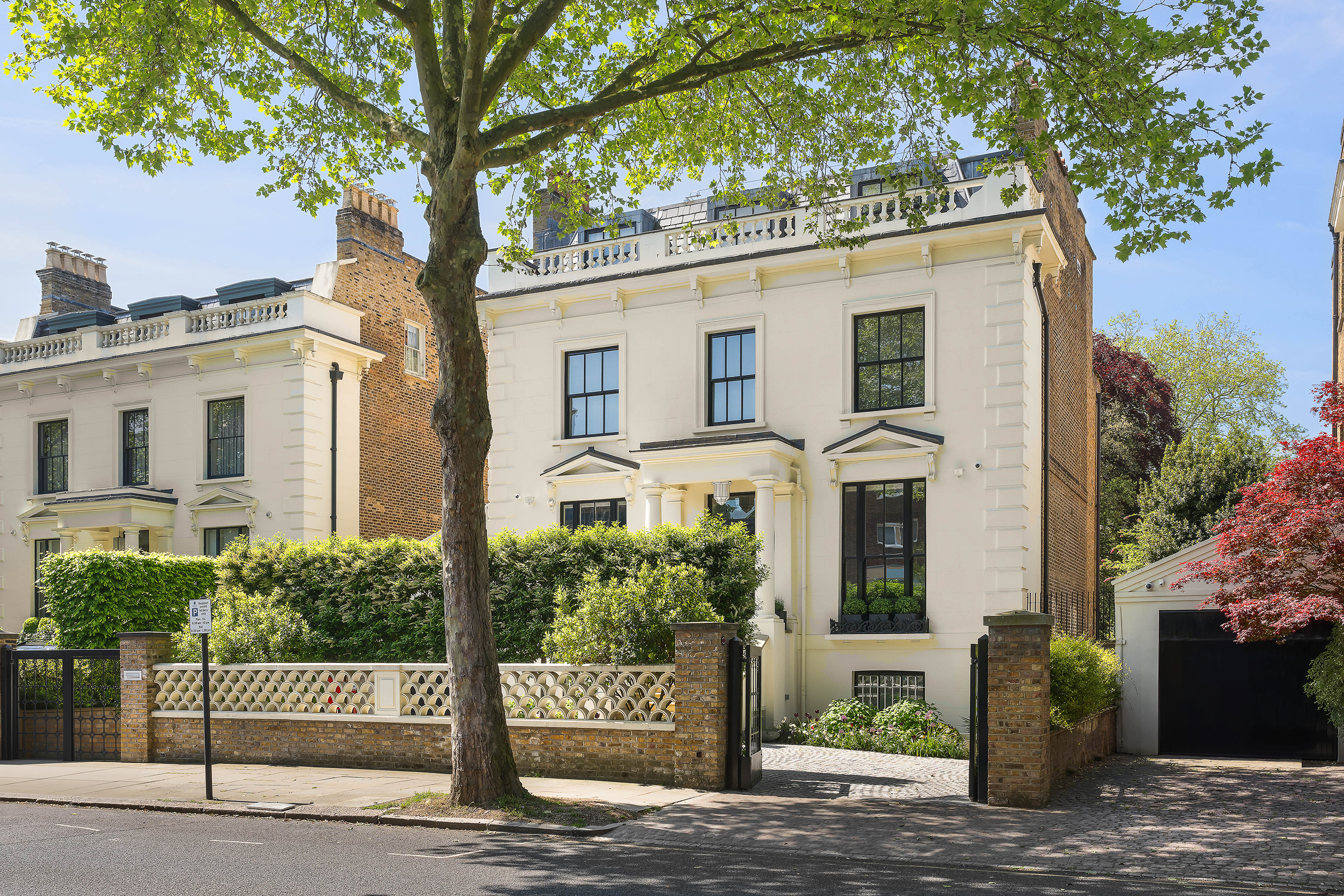 A Magnificent Family House with a 100ft West-Facing Garden