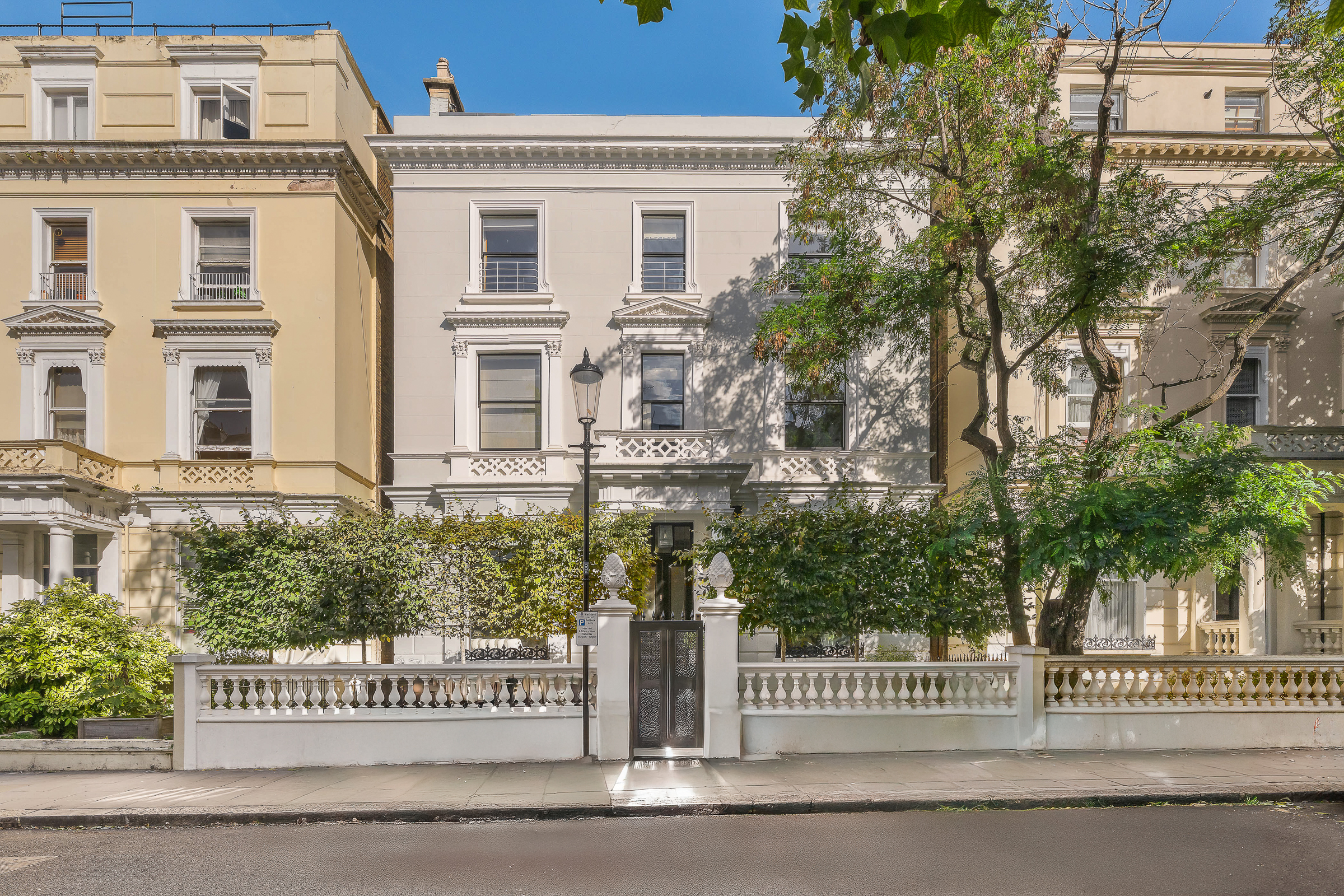Pembridge Gardens, Notting Hill, London, W2 4EB, United Kingdom