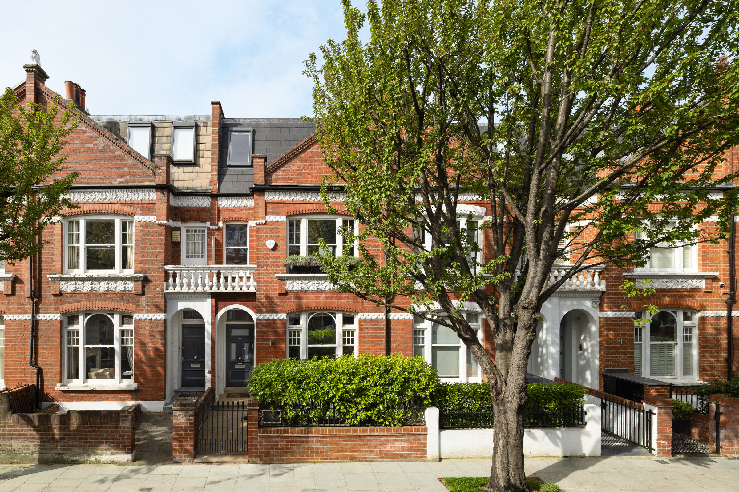 A Six Bedroom Family House with a South-West-Facing Garden in Parsons Green