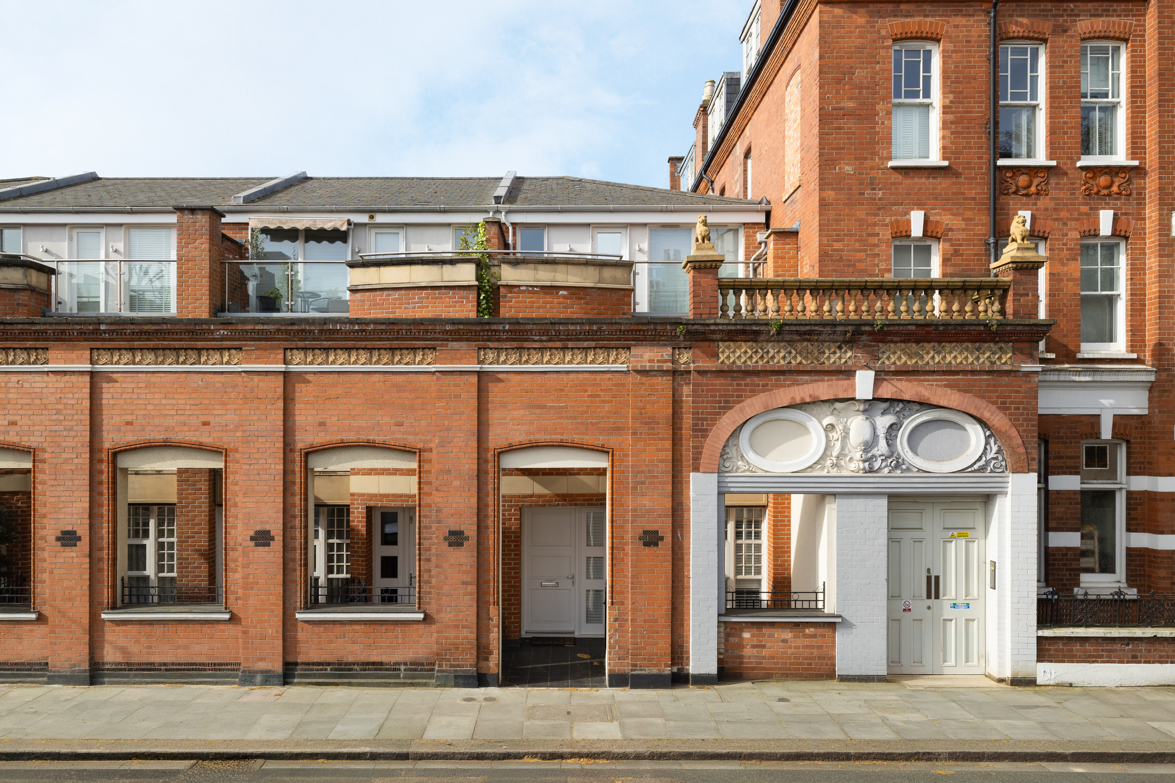 A Contemporary Parsons Green Townhouse with Three Terraces