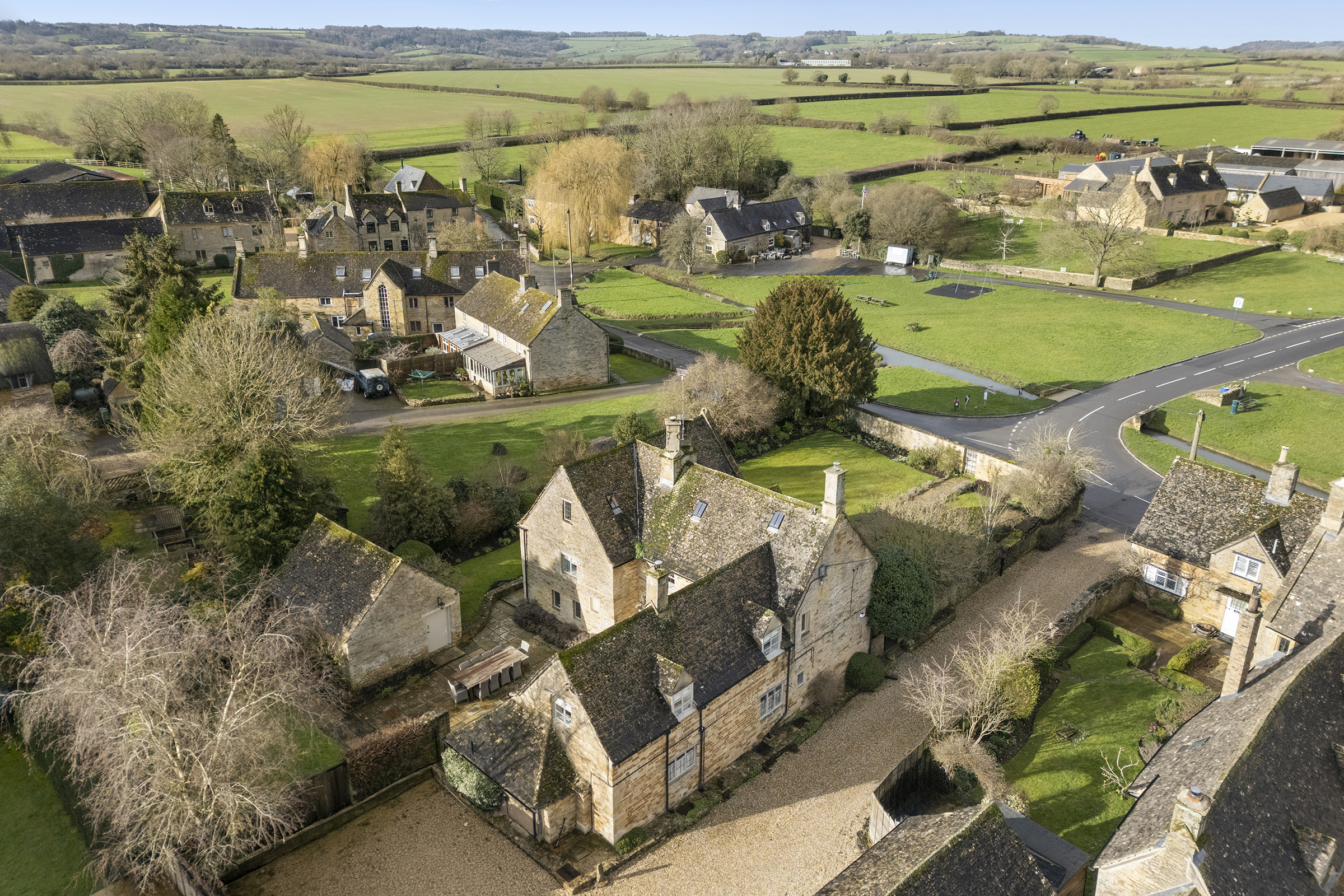 Home Farm House: A Charming Cotswolds Idyll