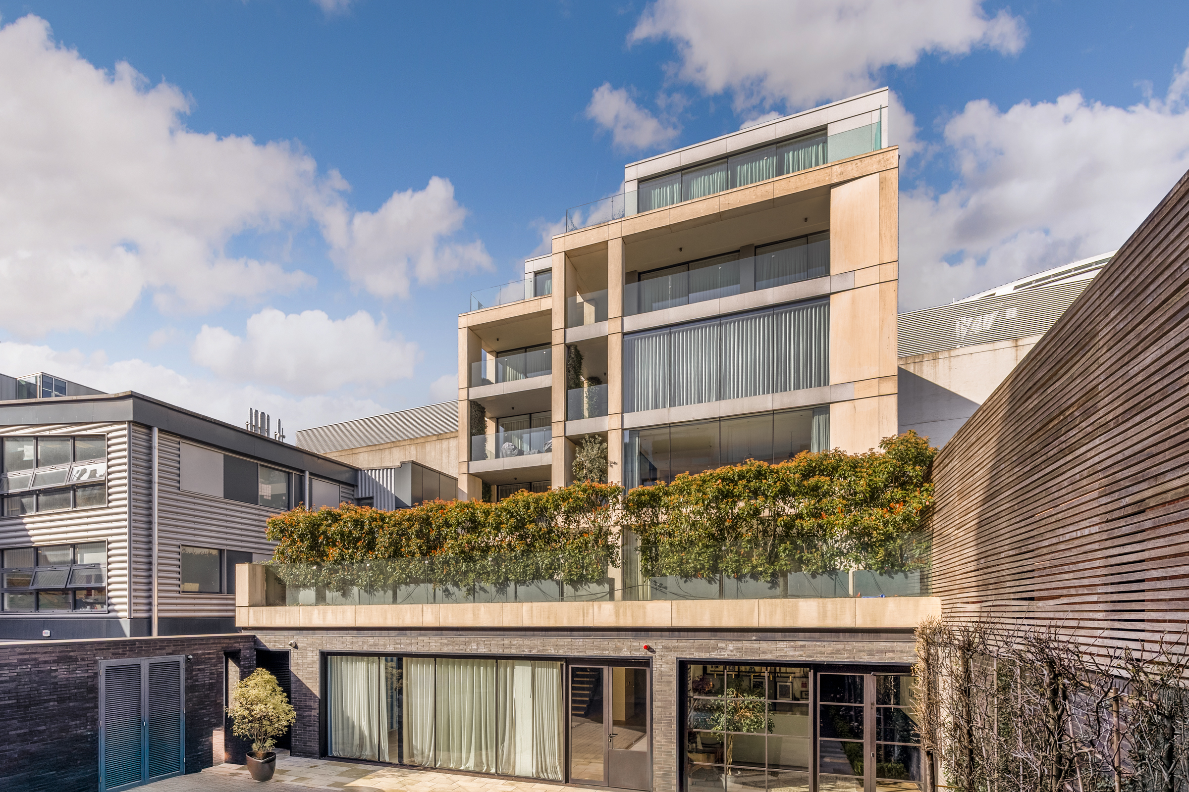 A Lateral Three-Bedroom Apartment with Expansive Terrace near Battersea Power St
