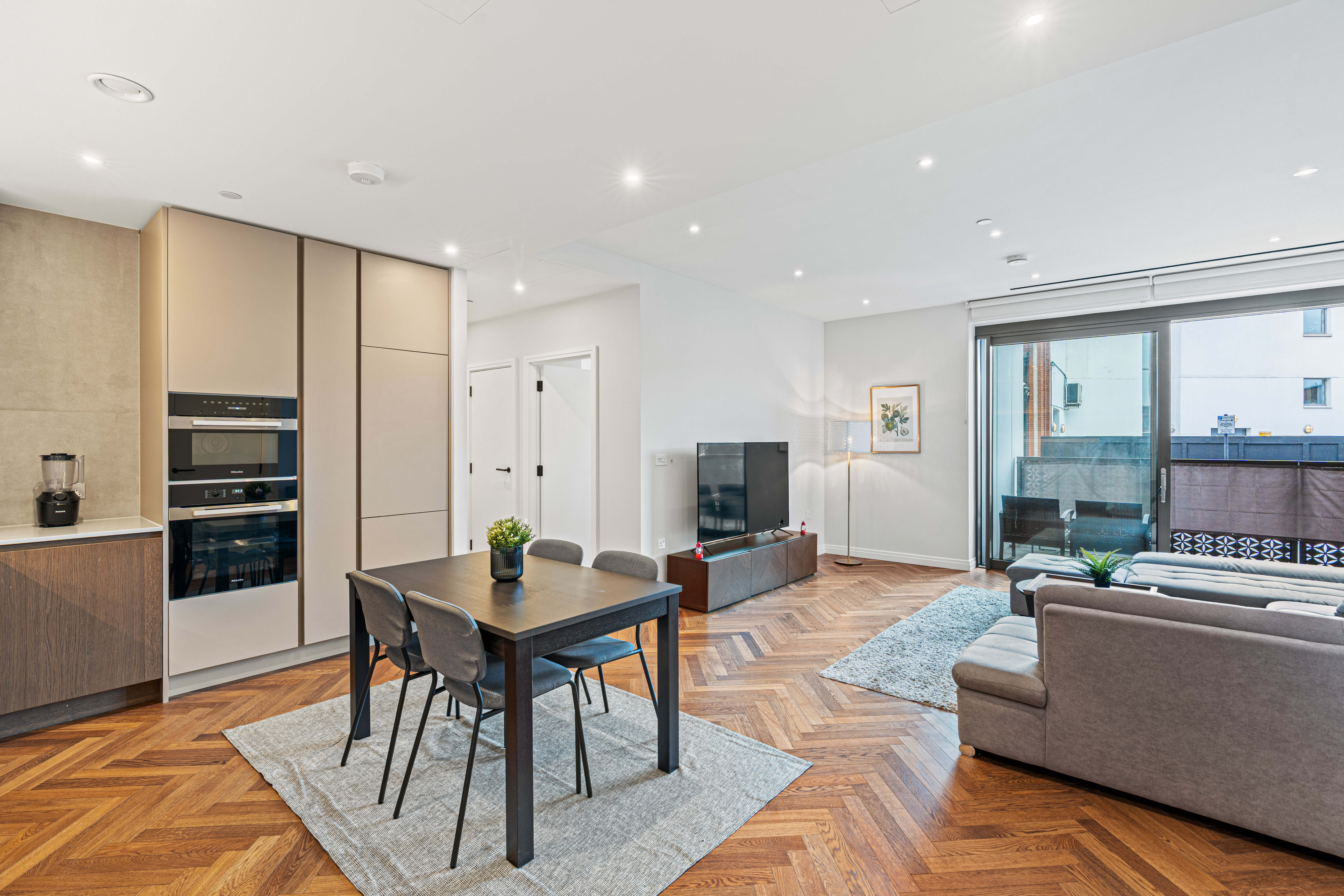 A Contemporary Two-Bedroom Apartment with a Balcony at King’s Road Park