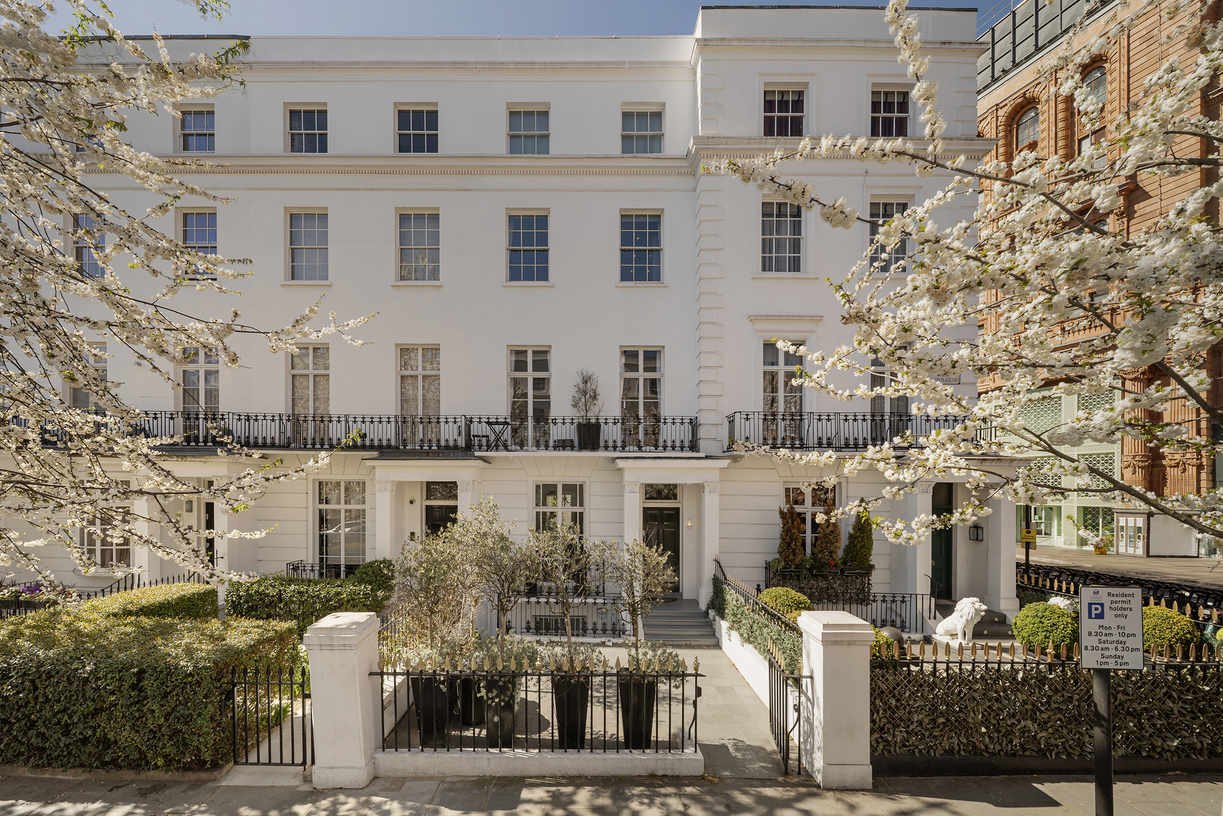 A Refined Georgian Townhouse on Walton Place