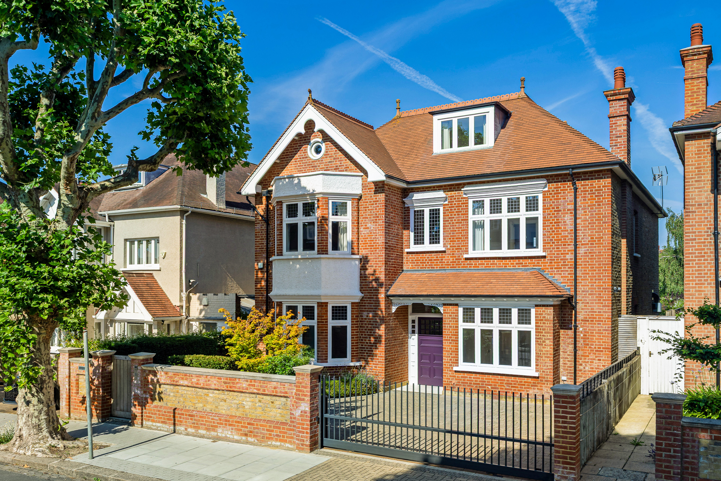 A Grand Family House with Pool and Cinema in West Putney