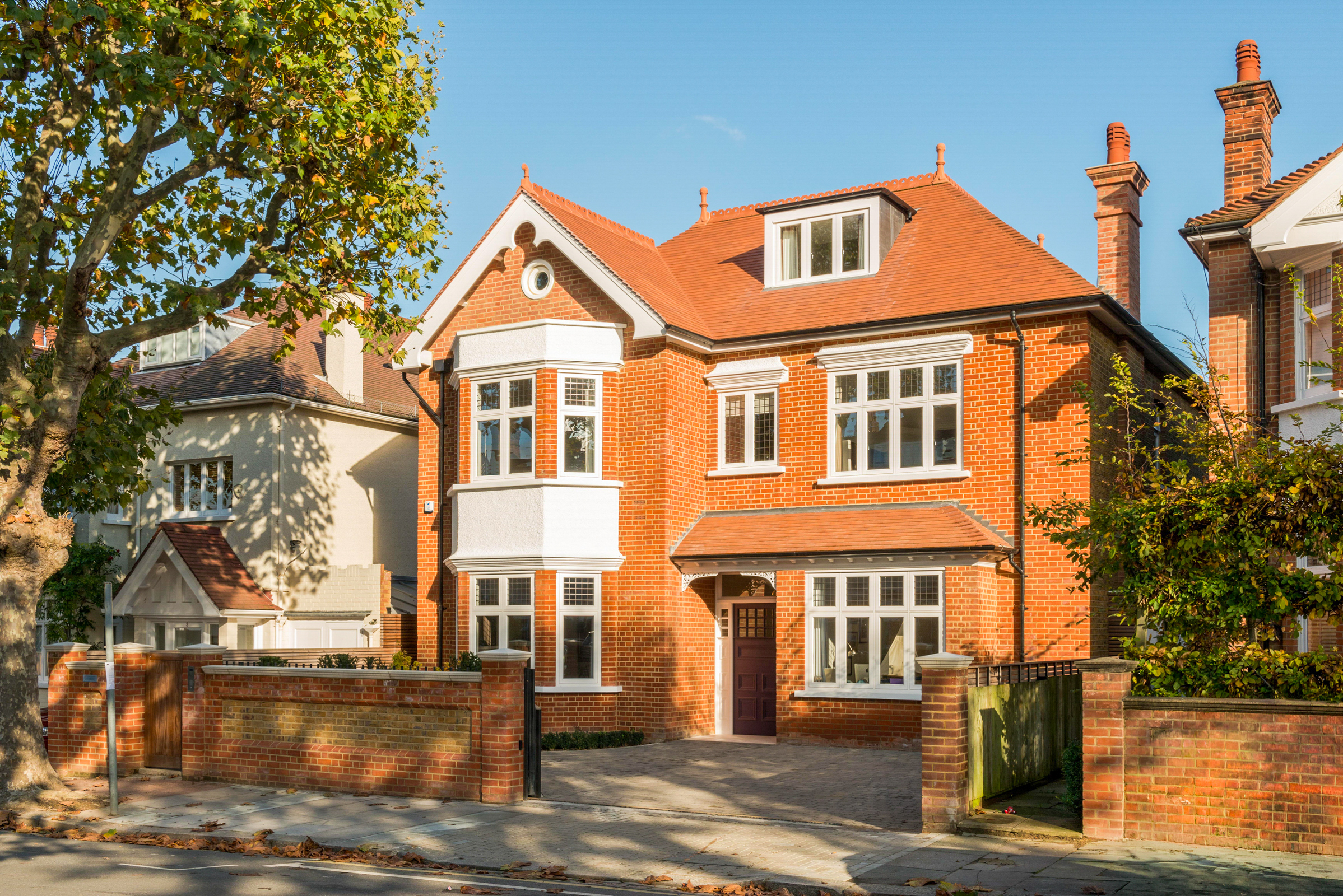 A Grand Family House with Pool and Cinema in West Putney
