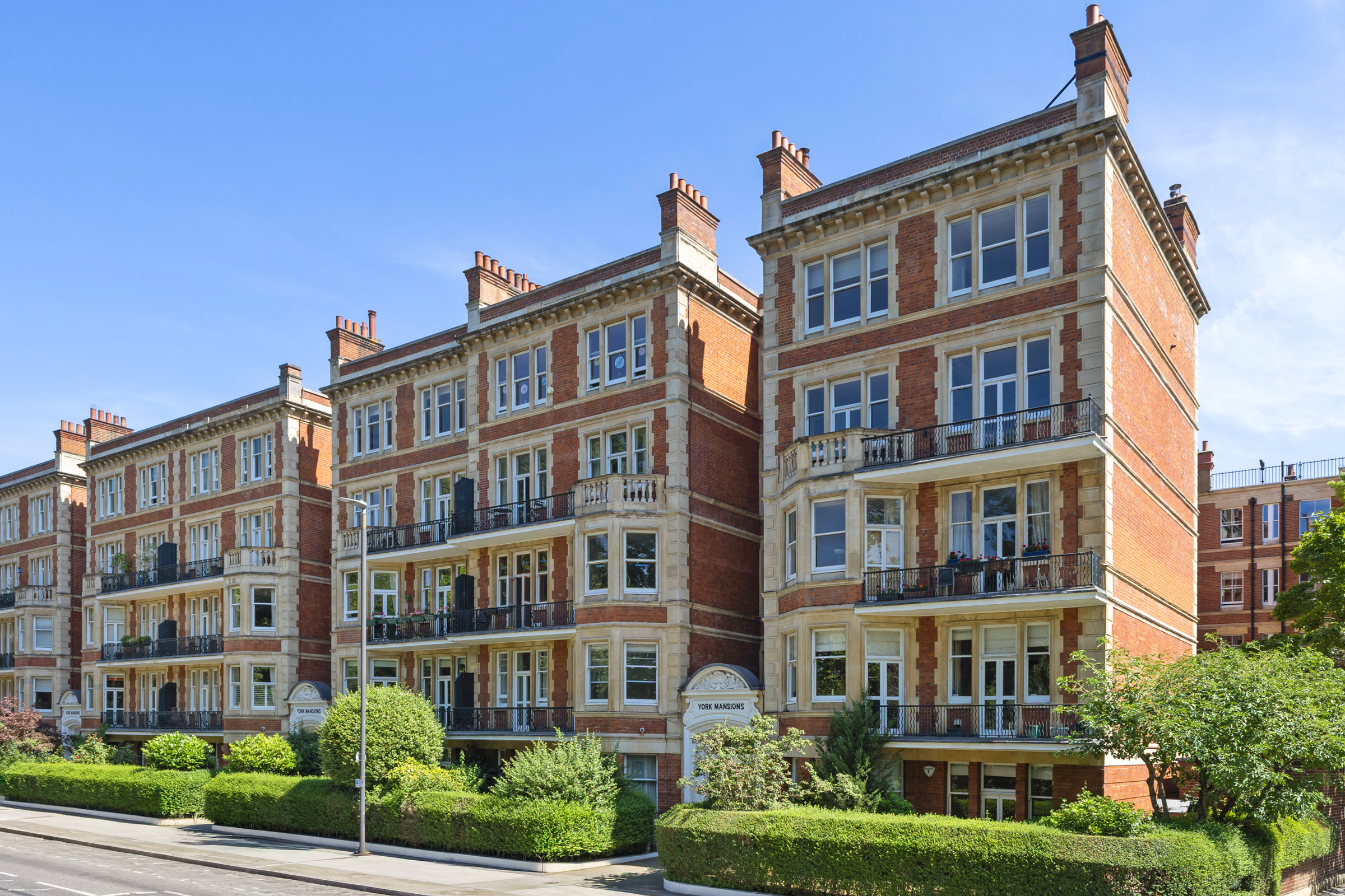 Grand Mansion Apartment Next to Battersea Park