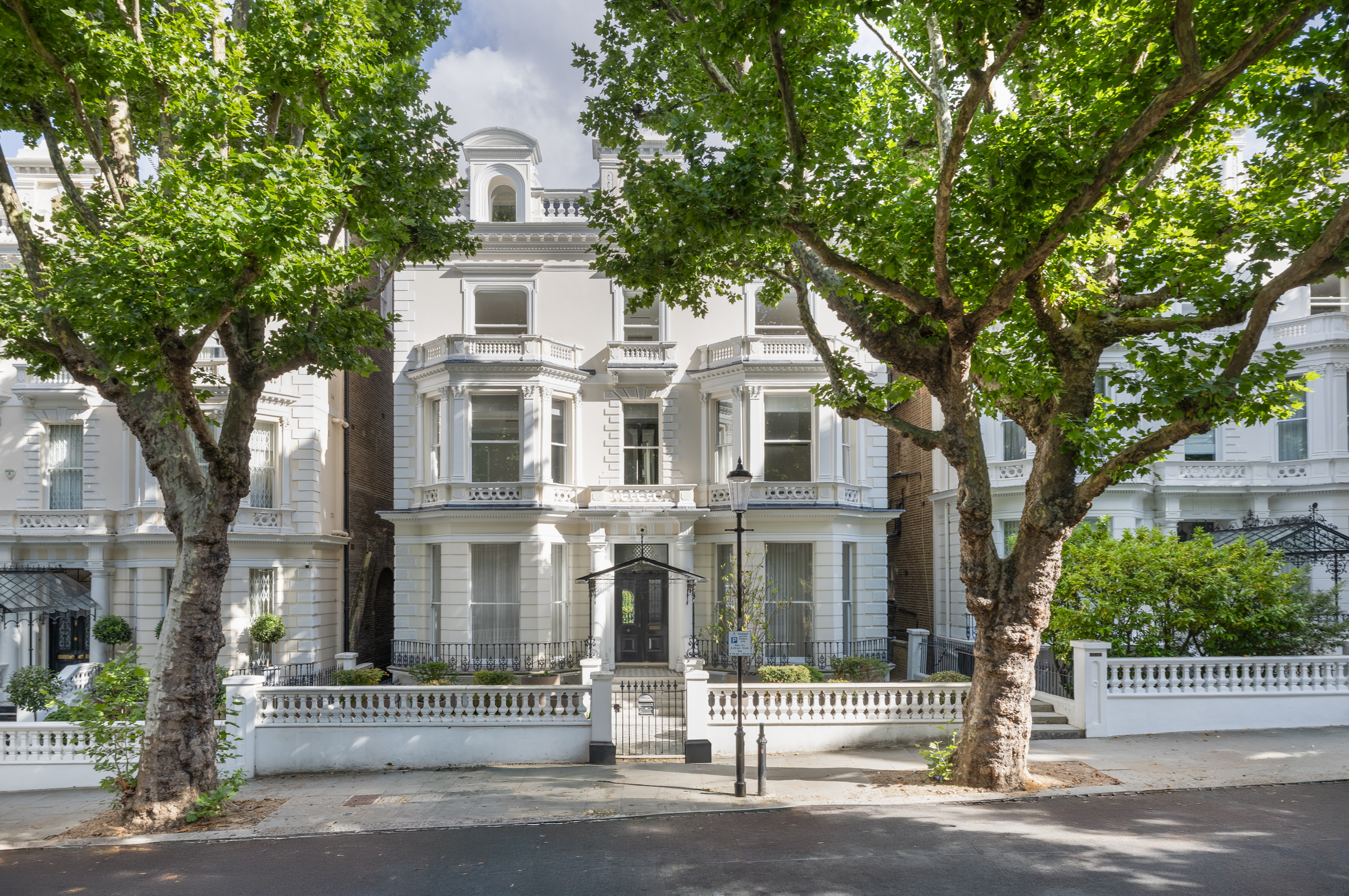 White Stucco Villa on Holland Park with Leisure Complex and Private Lift