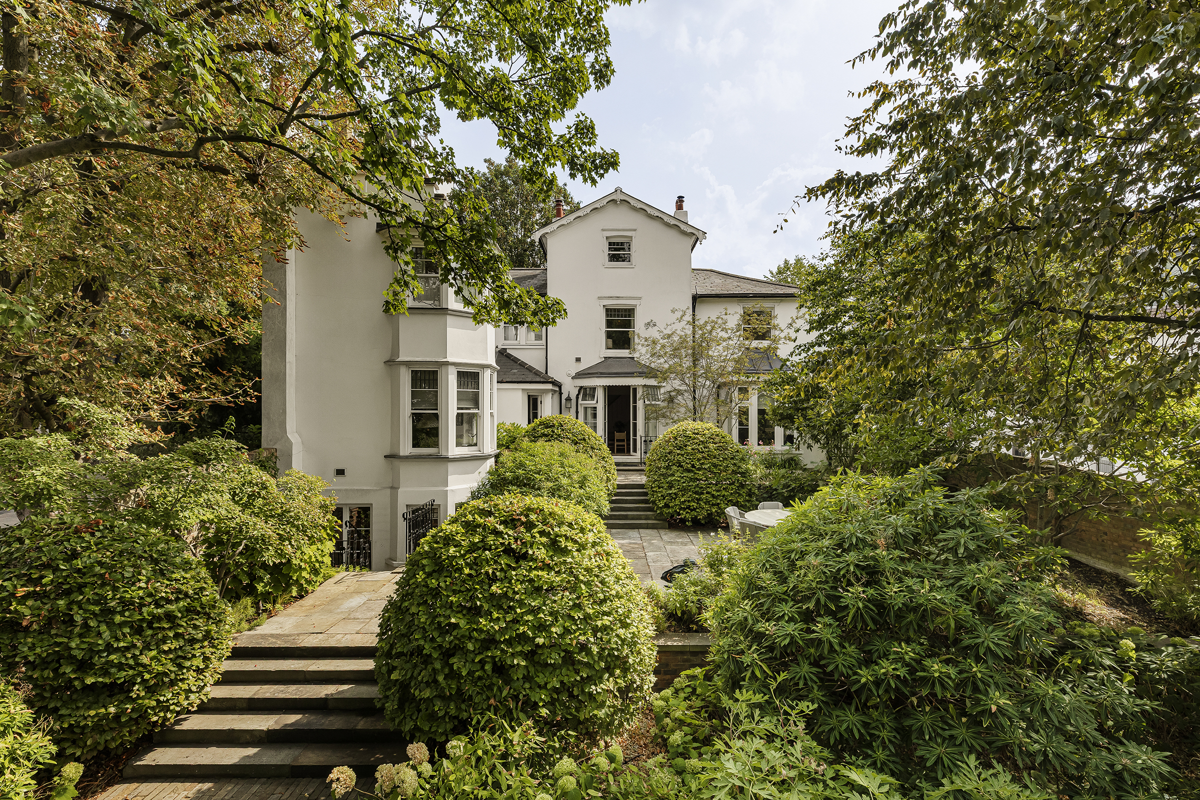 A Hidden Country House in Notting Hill