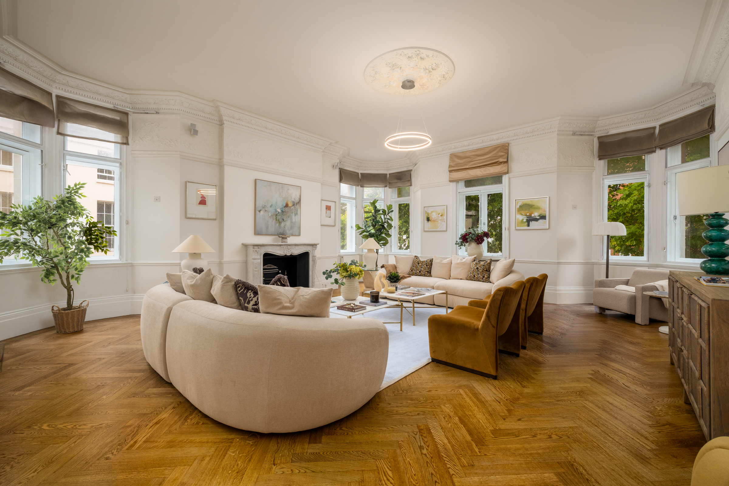 A Grand Lateral Apartment in a Gated Marylebone Mansion Block