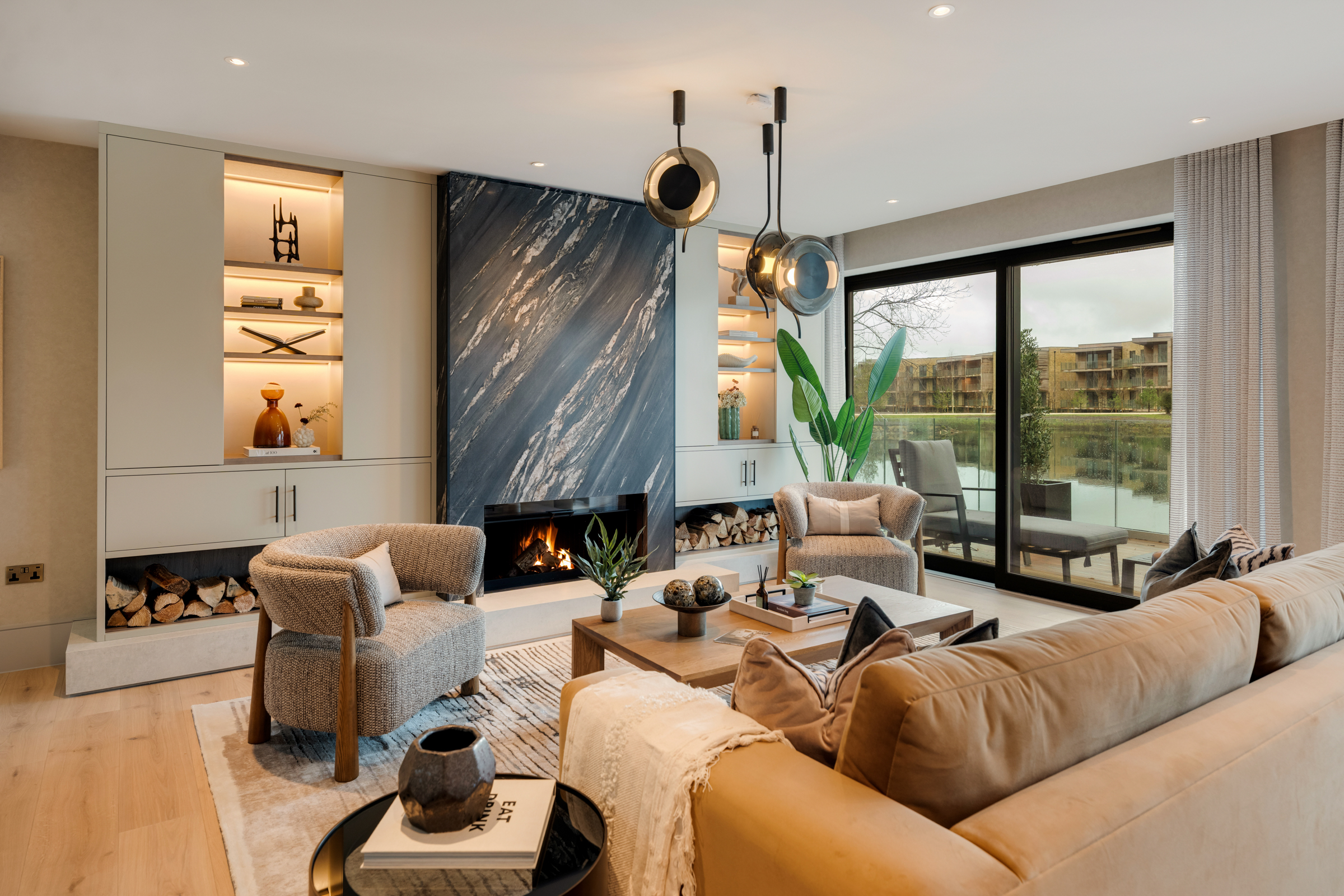 A Glass-Fronted Lake House in the Cotswolds