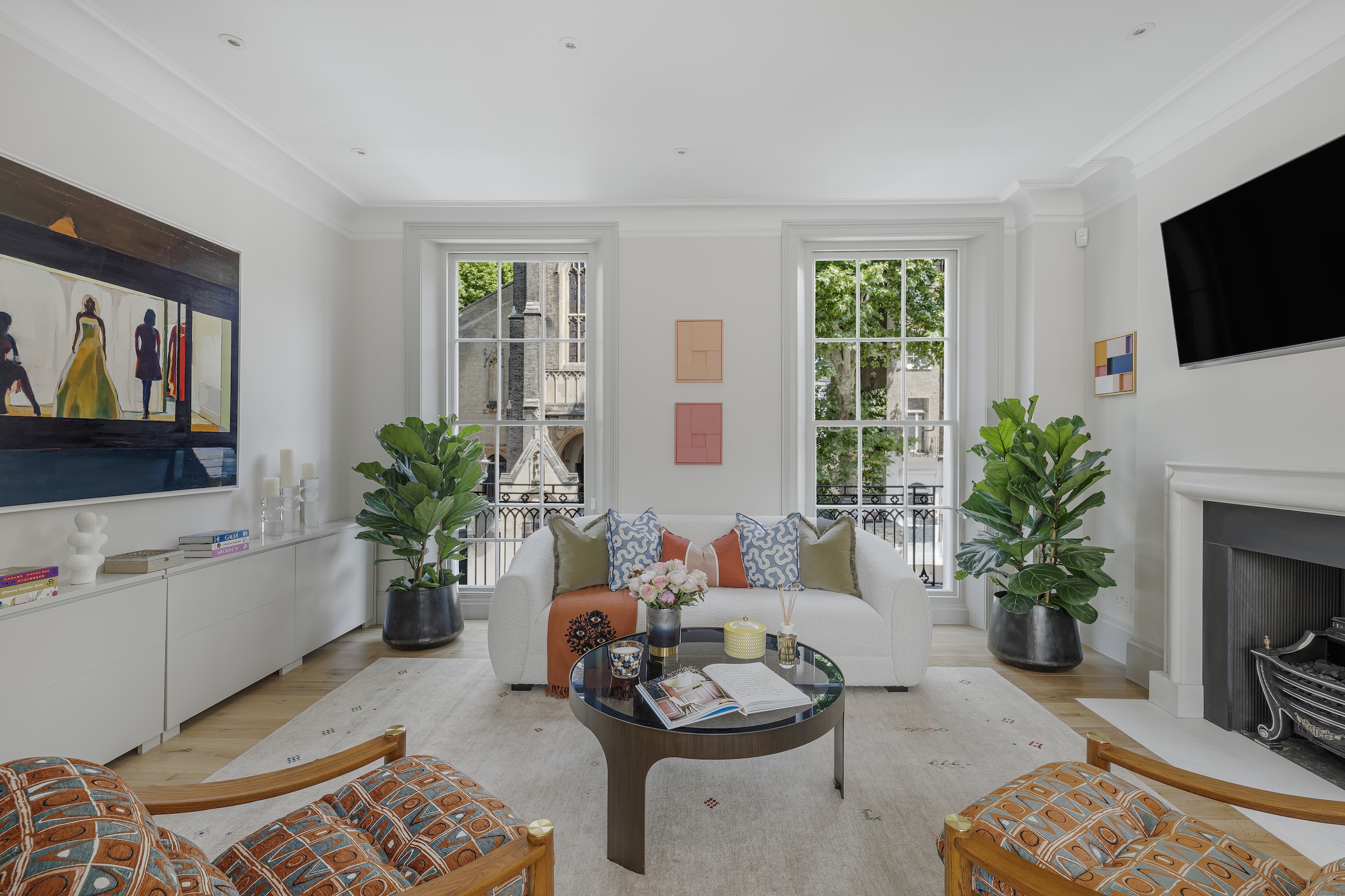 Elegant Four-Bedroom Townhouse With Private Spa