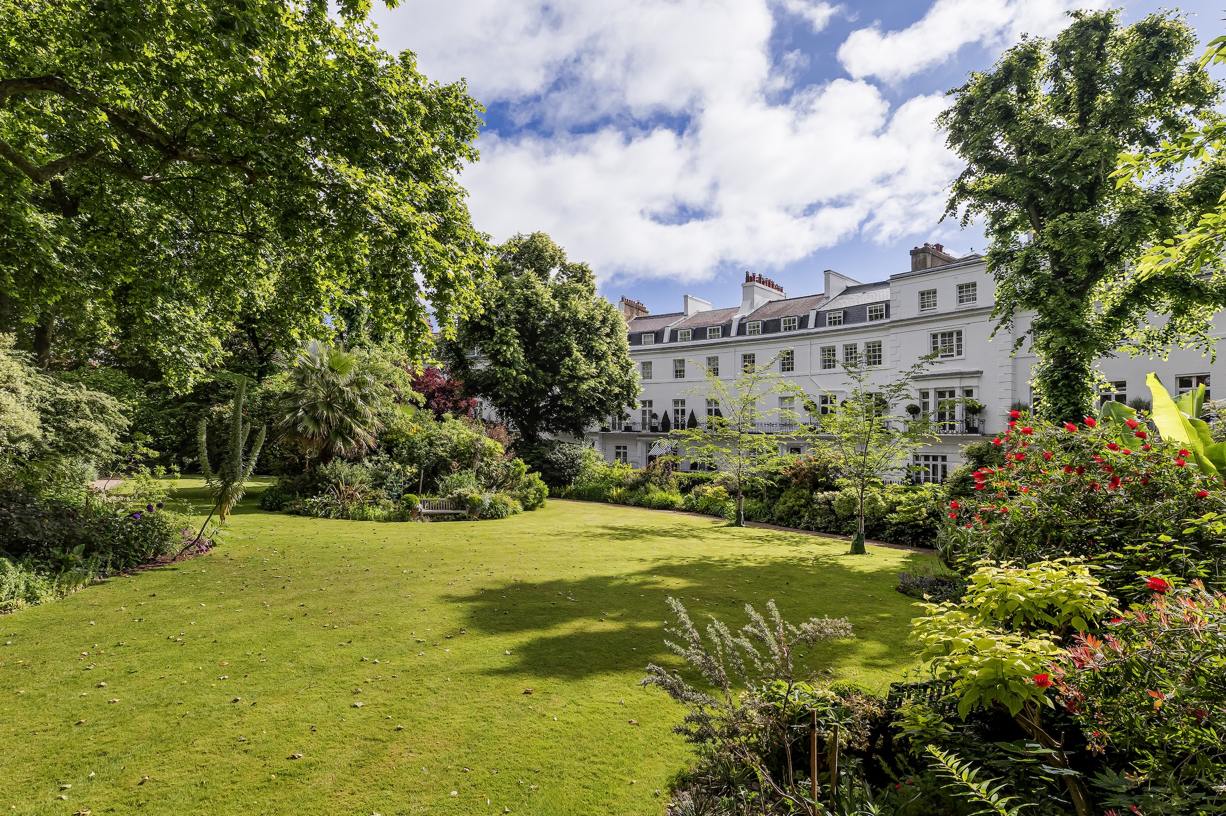 An exceptional key-house on the exclusive Egerton Crescent